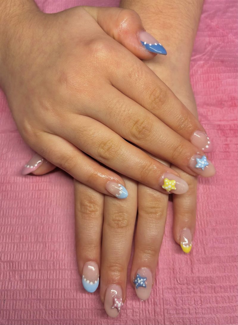 Pastel French tips with 3D sculpted gel starfish